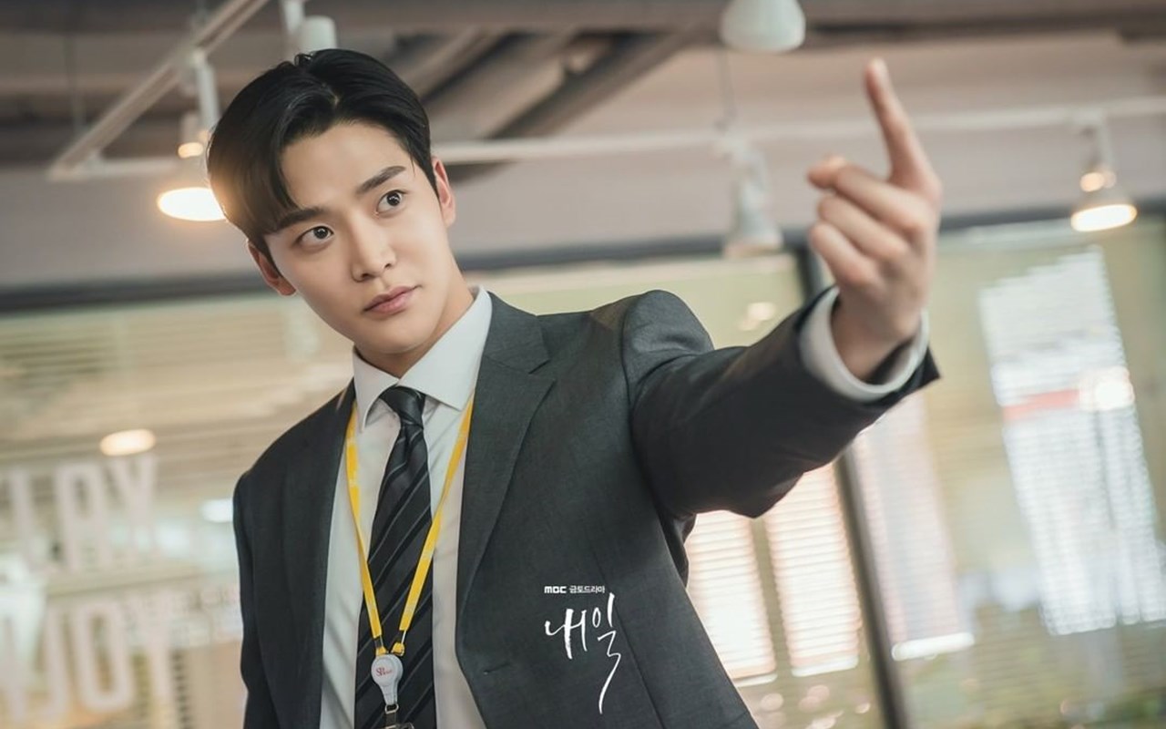 Rowoon SF9 Wakili Uneg-Uneg Para Pekerja Kantoran, Berikut Momen di 'Tomorrow' yang Relatable