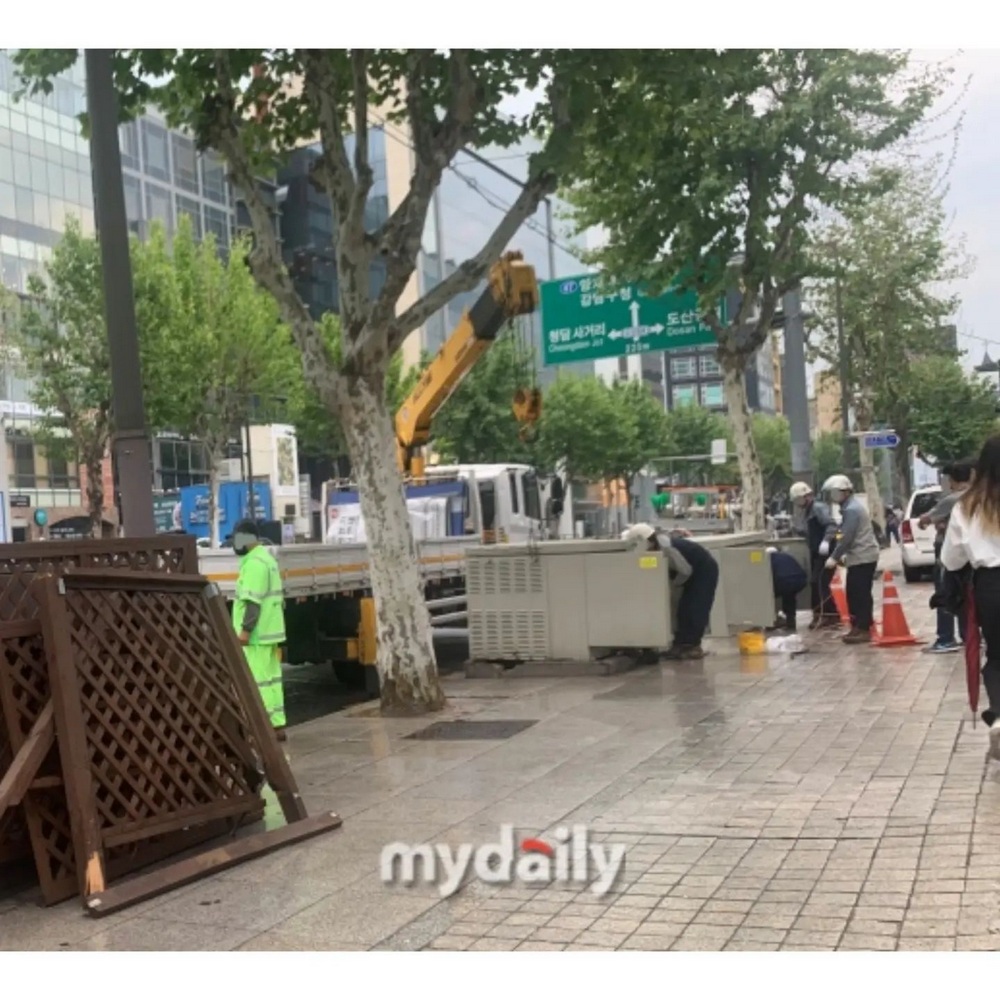 Media Bagikan Potret Bemper Mobil Hingga Lampu Lalin yang Padang Usai Ditabrak Kim Sae Ron