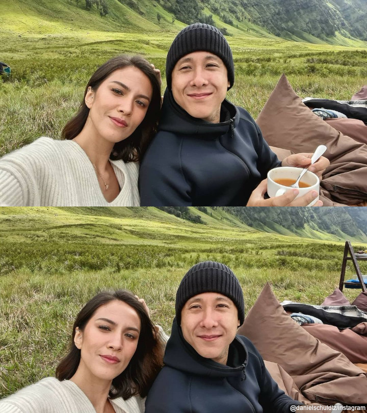 Momen manis bersama istri