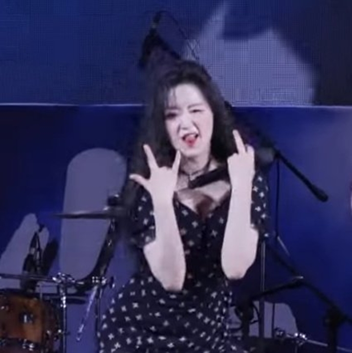 Momen Shuhua (G)I-DLE Panik Usai Acungkan Jari Tengah Jadi Perbincangan