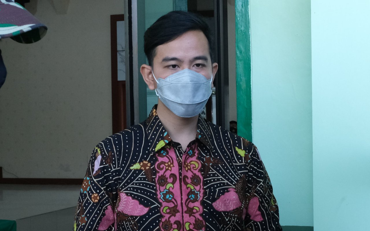 Wali Kota Solo Gibran Rakabuming Ingatkan Warga Masih Wajib Pakai Masker di Angkutan Umum