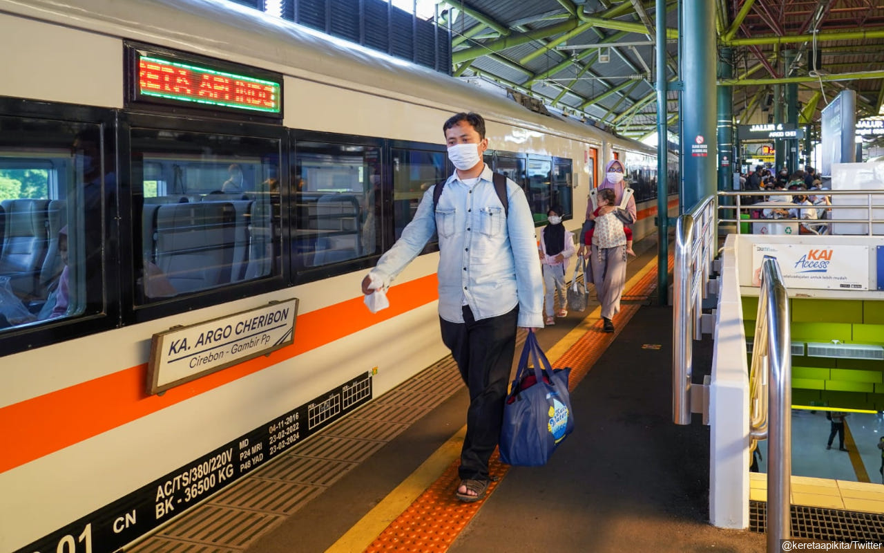 Pemerintah Beri Pelonggaran, KAI Ingatkan Penumpang Tetap Wajib Pakai Masker di Kereta dan Stasiun