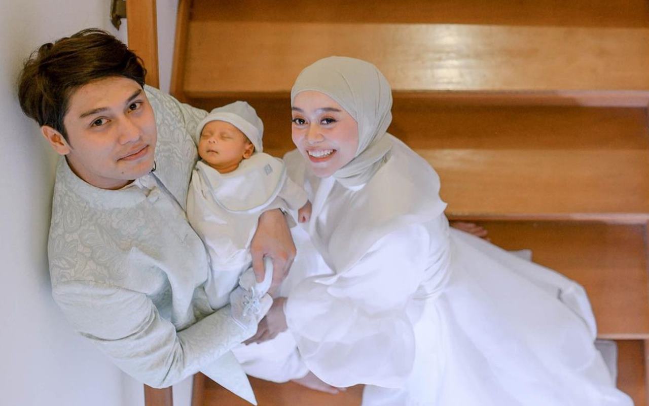 Dipanggil Ganteng, Baby L Putra Lesty-Billar Senyum Salting Bikin Gemas Parah