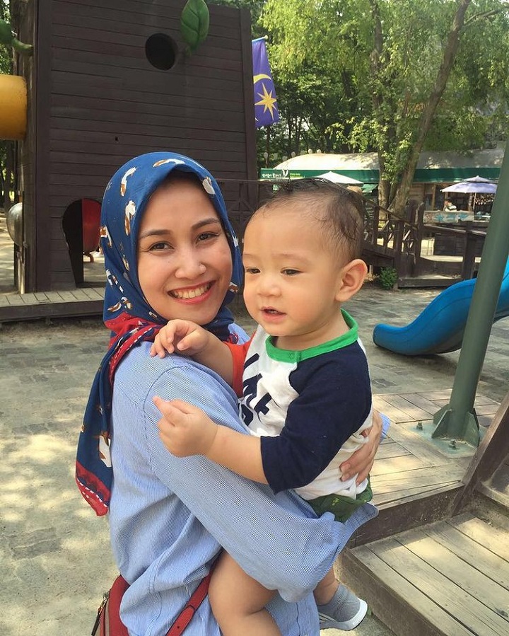 Gendong Rafathar usia 2 tahun