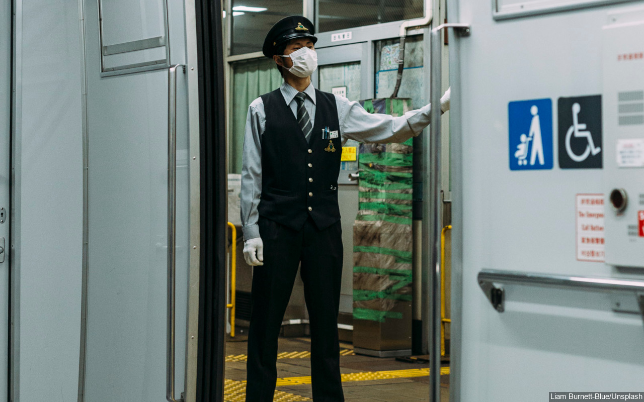 Jepang Sebut Warga Tak Perlu Masker di Luar Ruangan Asal Tidak Berbicara