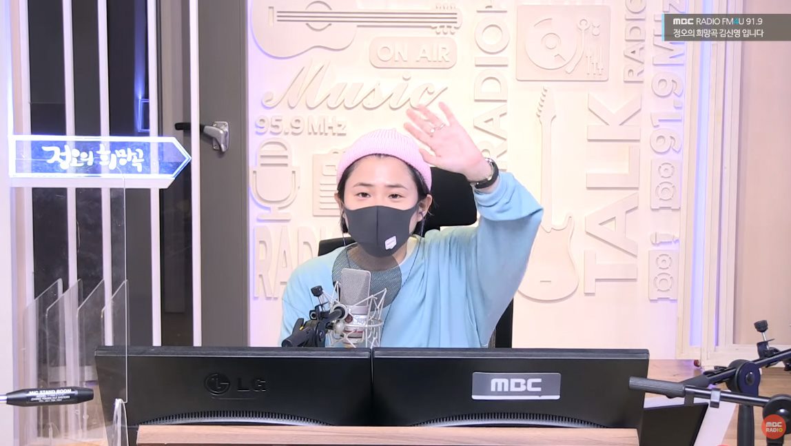 Kim Shin Young membahas mengenai rumor kencani Jiho eks Oh My Girl