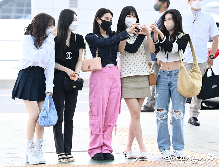 Red Velvet Berangkat ke Jakarta, Gaya Irene Paling Simple 1