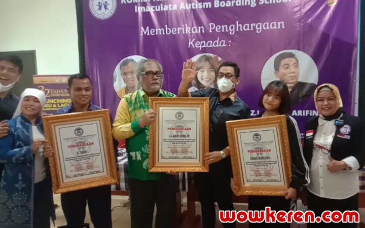 Fuji Dapat Penghargaan Spesial dari Komnas PA