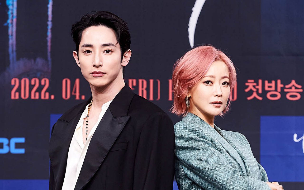 Tambah Getar Romansa di 'Tomorrow', Lee Soo Hyuk dan Kim Hee Sun Punya Komentar Penutup Mirip