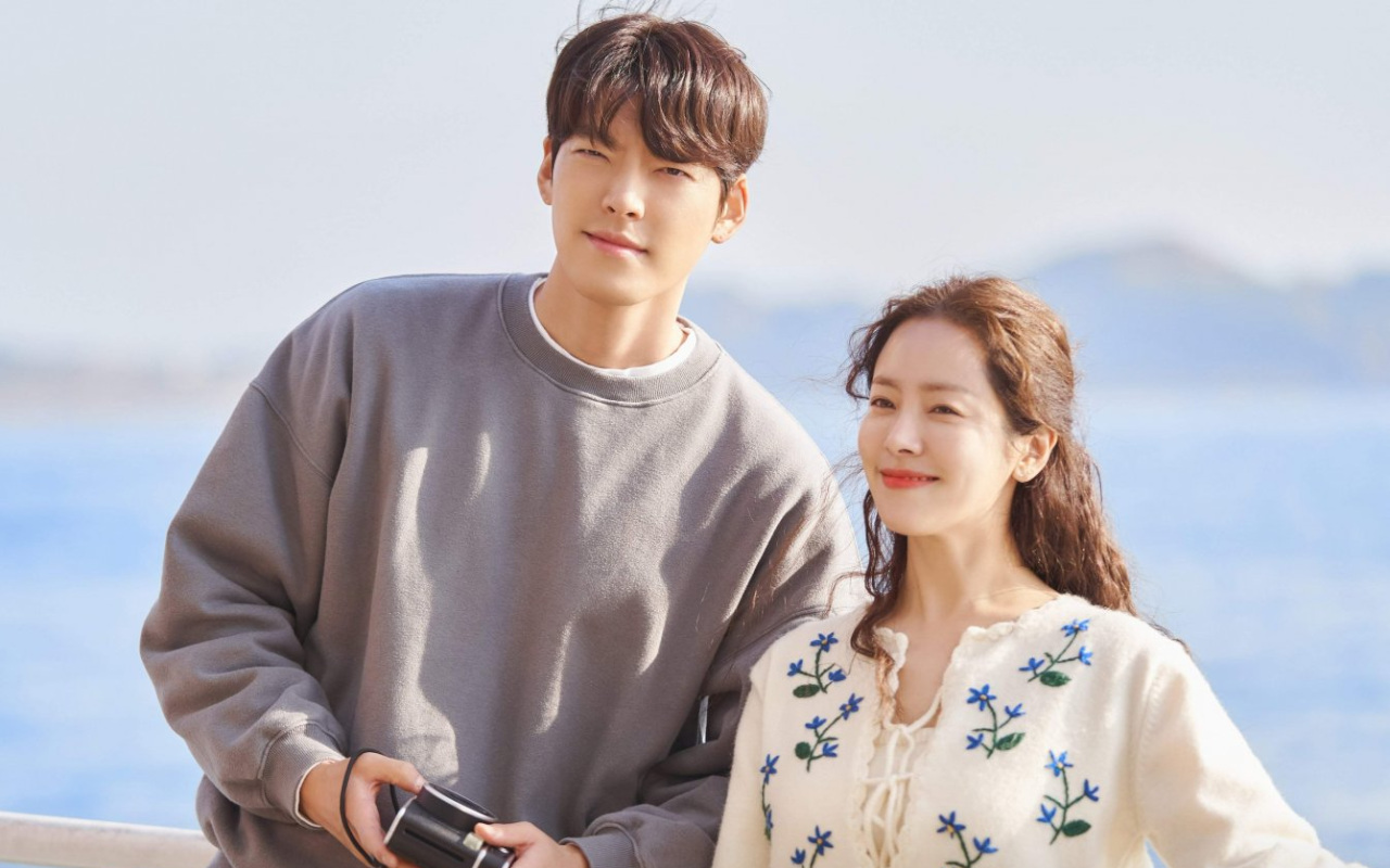 Bikin Antusias, Ini Bocoran Adegan Mesra Kim Woo Bin dan Han Ji Min di 'Our Blues'