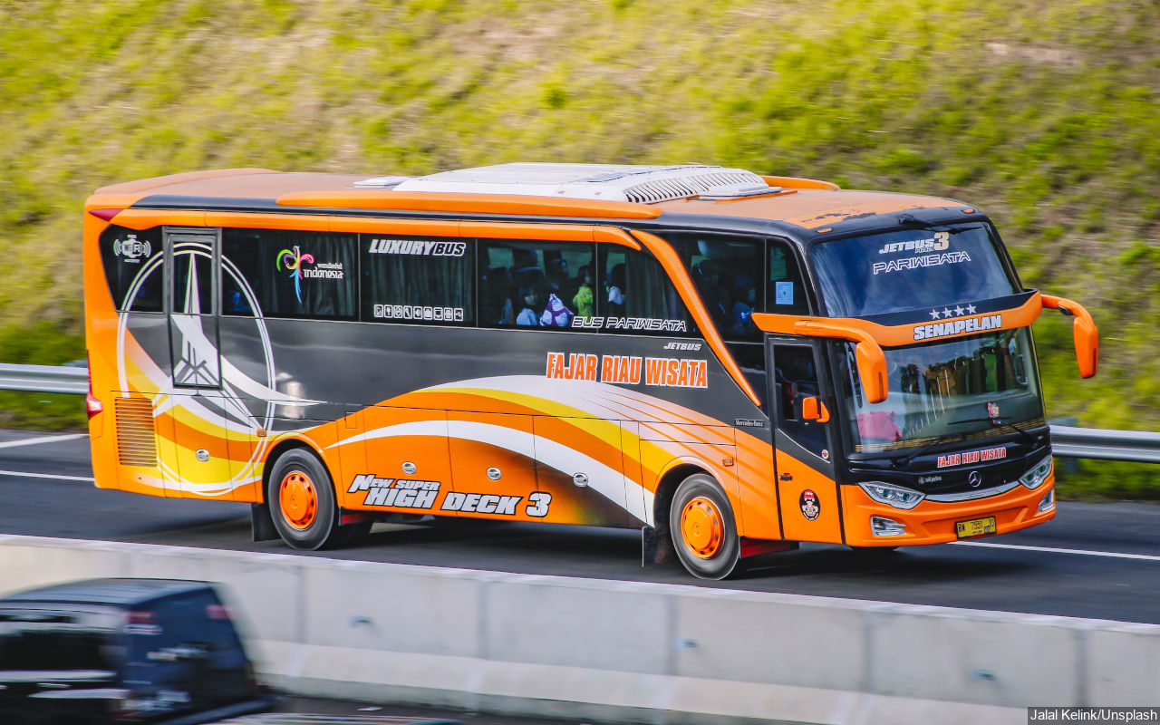 Bus Pariwisata Tabrak Rumah hingga Kendaraan di Ciamis, Ada Korban Jiwa