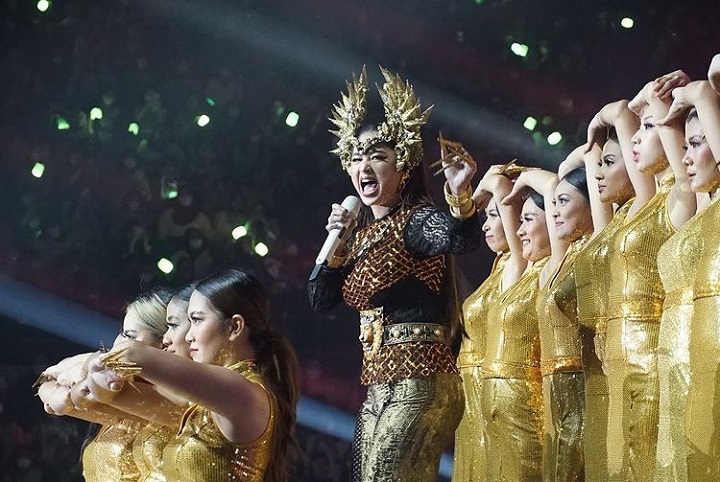  Dewi Persik