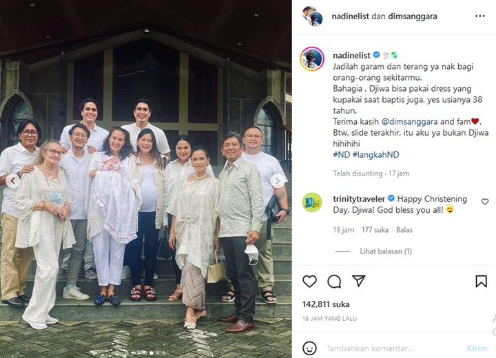 Keluarga Dimas Anggara Kompak Antar Baby Djiwa Dibaptis, Pakaian Seragam Jadi Sorotan