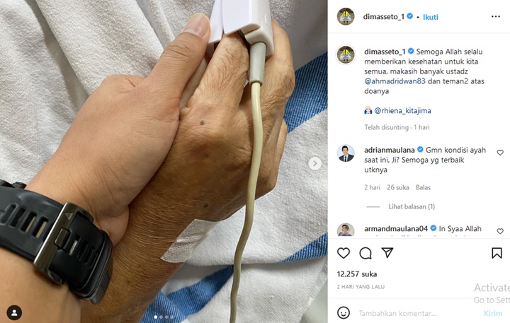 Ayah Dimas Seto Meninggal Dunia, Potret Temani Jenazah Dalam Ambulance Bikin Nyesek