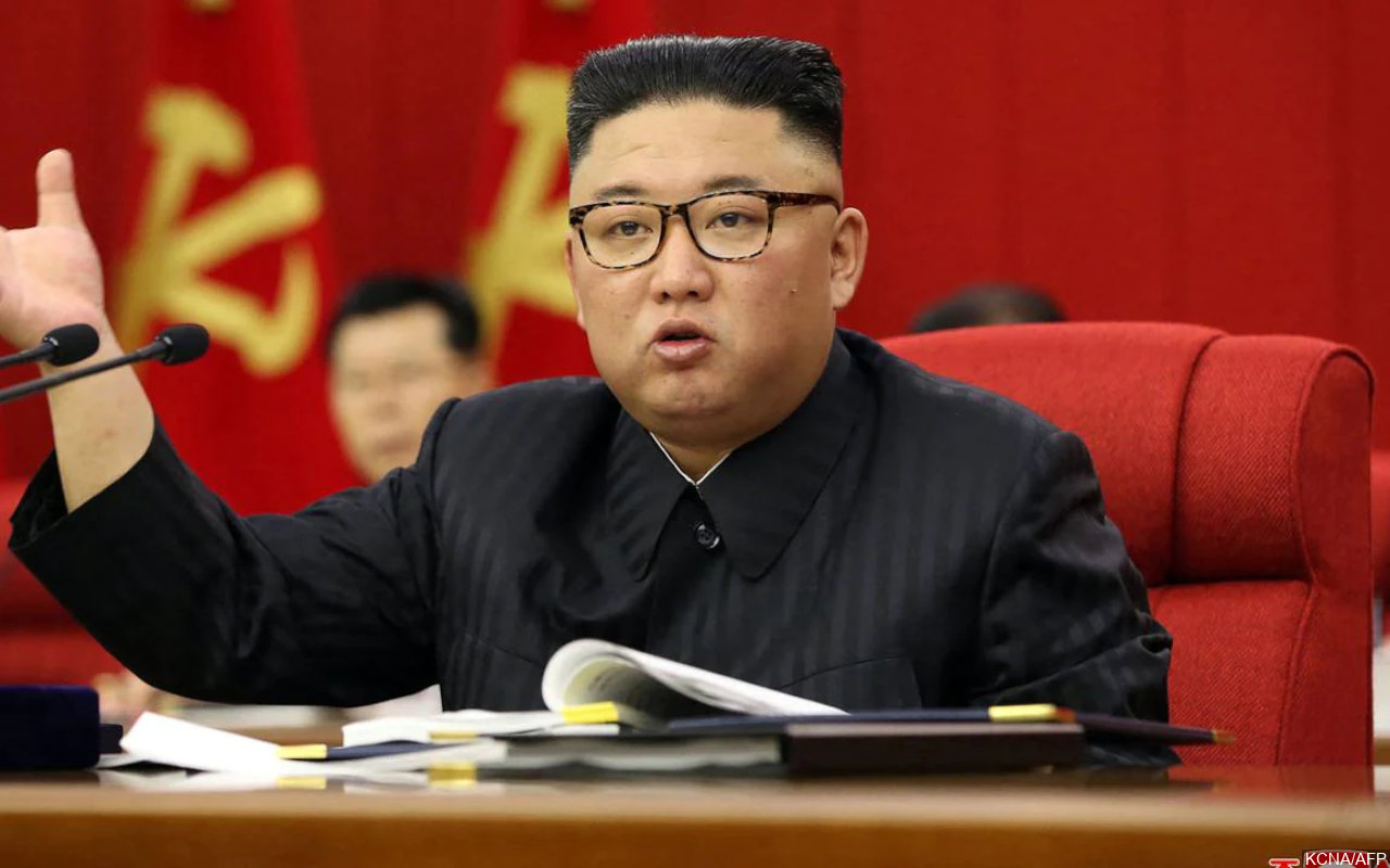 Kim Jong Un Tak Pakai Masker Hadiri Upacara Pemakaman Besar di Tengah Kekhawatiran Wabah COVID-19