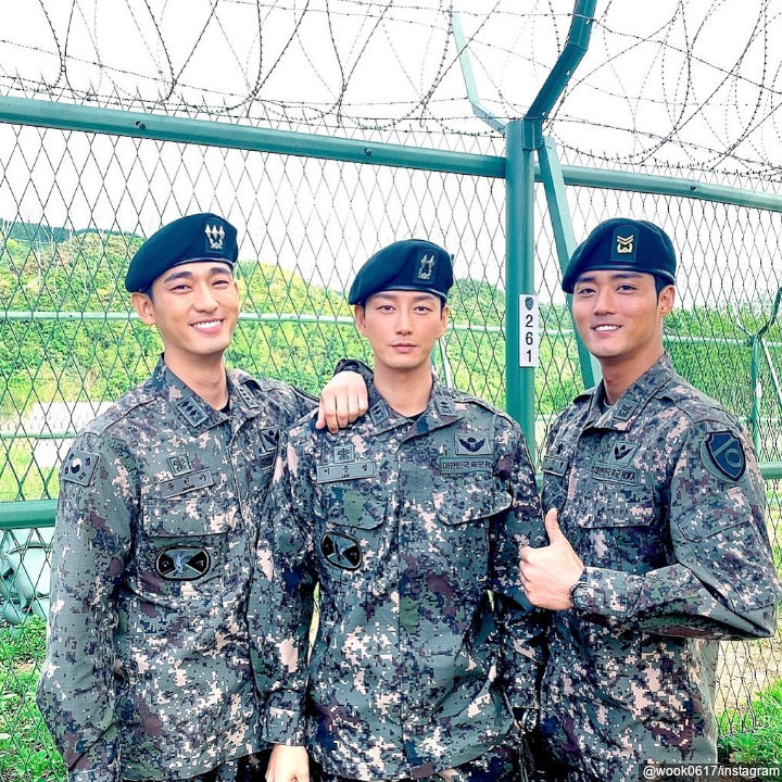 Momen manis persahabatan aktor
