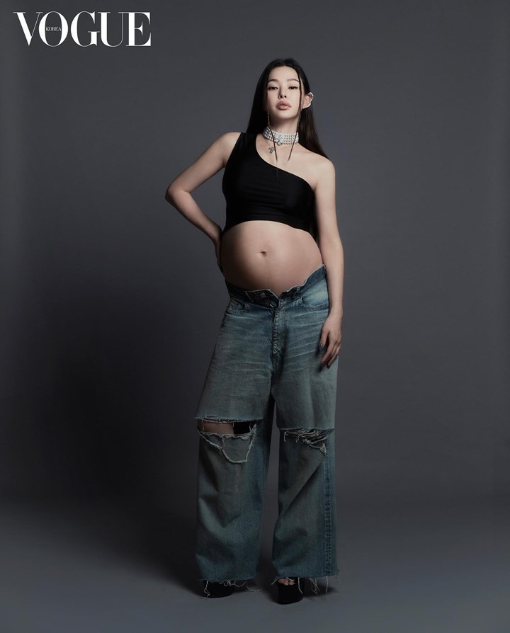 Unjuk <i>baby bump</i> di pemotretan 