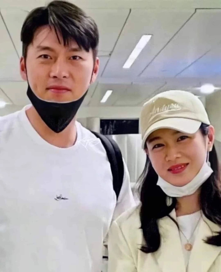 Potret No Makeup Hyun Bin dan Son Ye Jin di Bandara