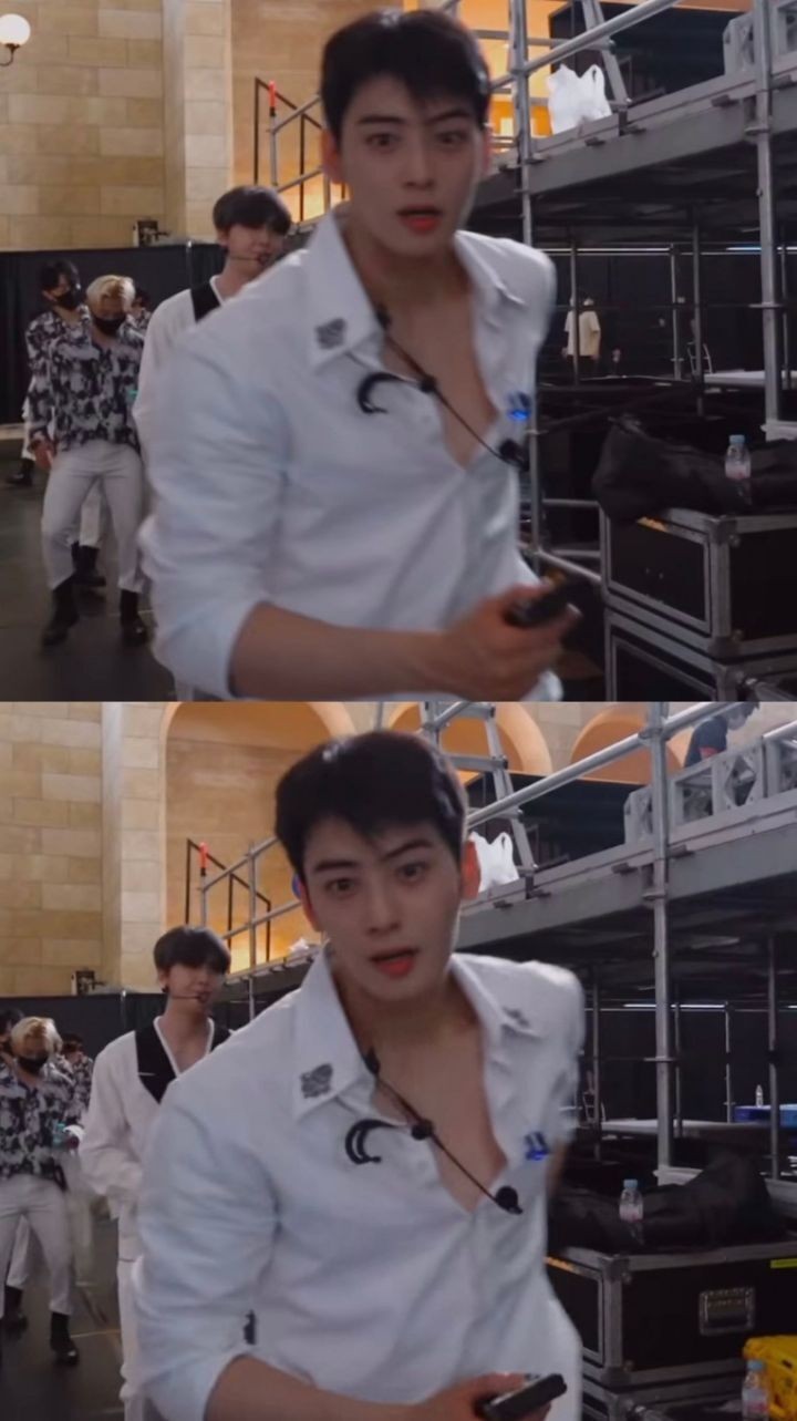 Cha Eun Woo Disebut Idol Sempurna Usai Pakai Kemeja Putih dengan Dada Ngintip