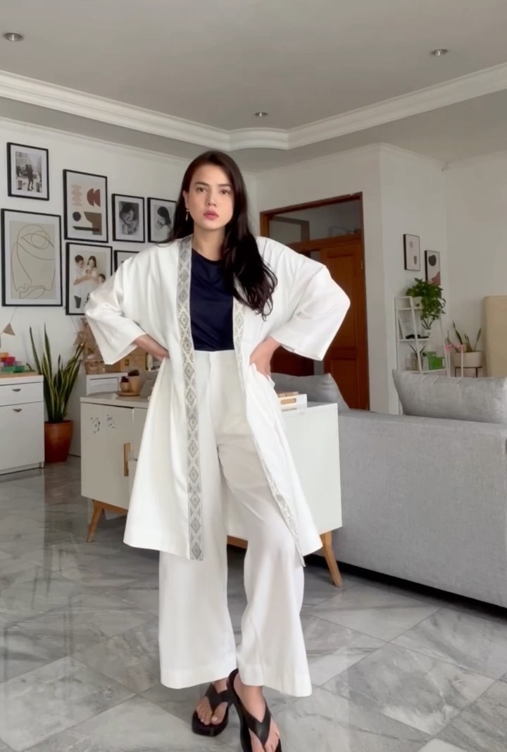 <i>Flawless</i> Dengan Busana Lebaran