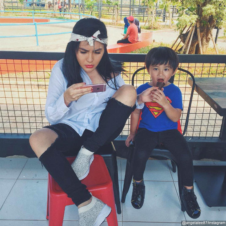 <i>momong anak karo mabar</i>