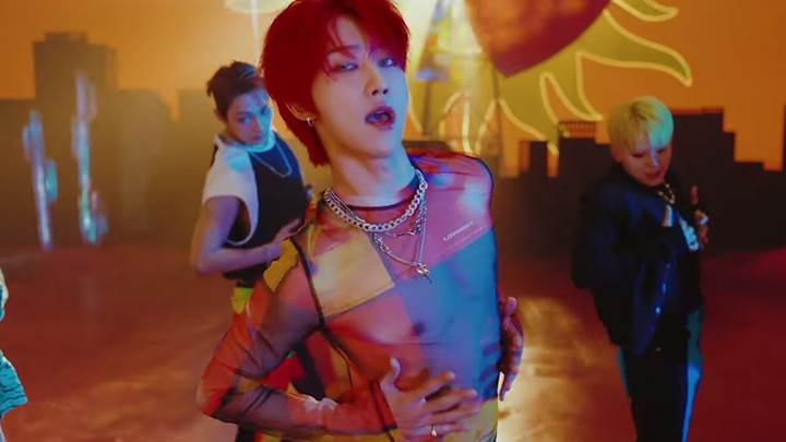 Baju Seksi Tembus Pandang The8 SEVENTEEN di MV \'HOT\' Dilarang Dipakai di Acara Musik