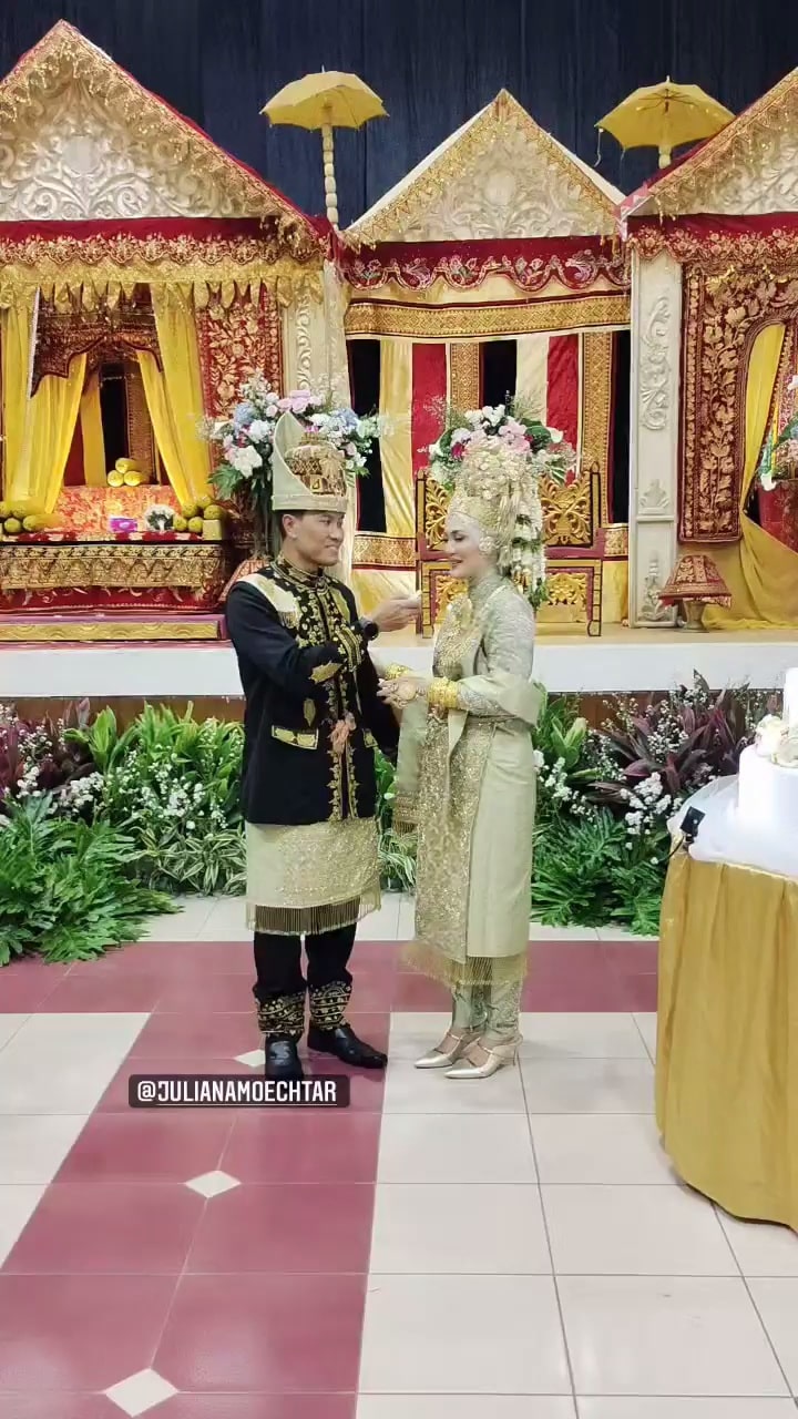 saling suap kue