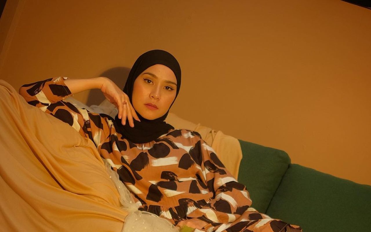 Zaskia Mecca Mewek Sepanjang Momen Kala Antar Putri Pertamanya Datangi Prom Night, Kenapa?