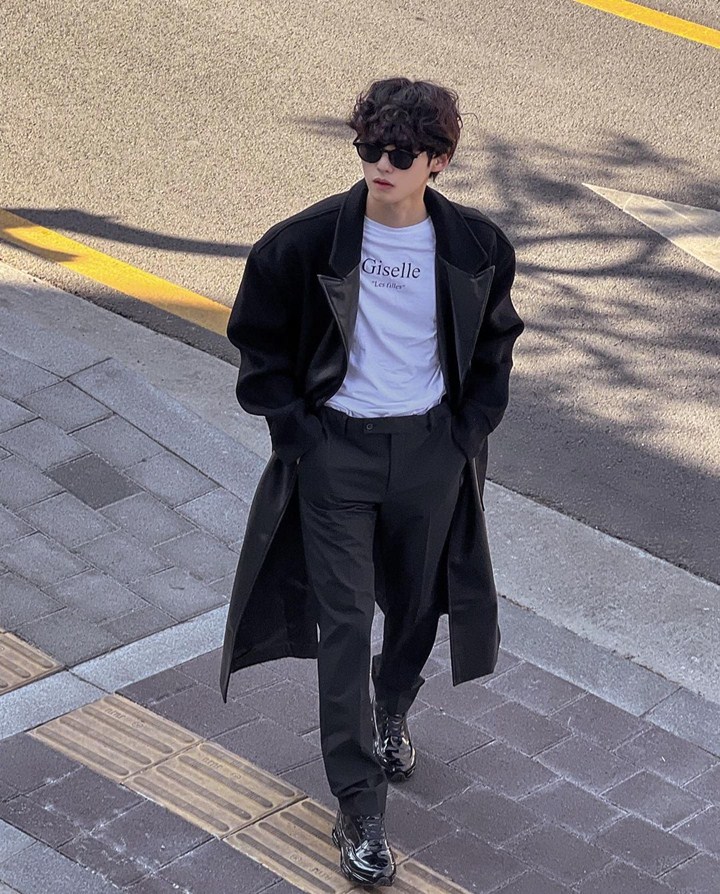 <i>Stand Out</i> Dengan <i>Long Coat</i>