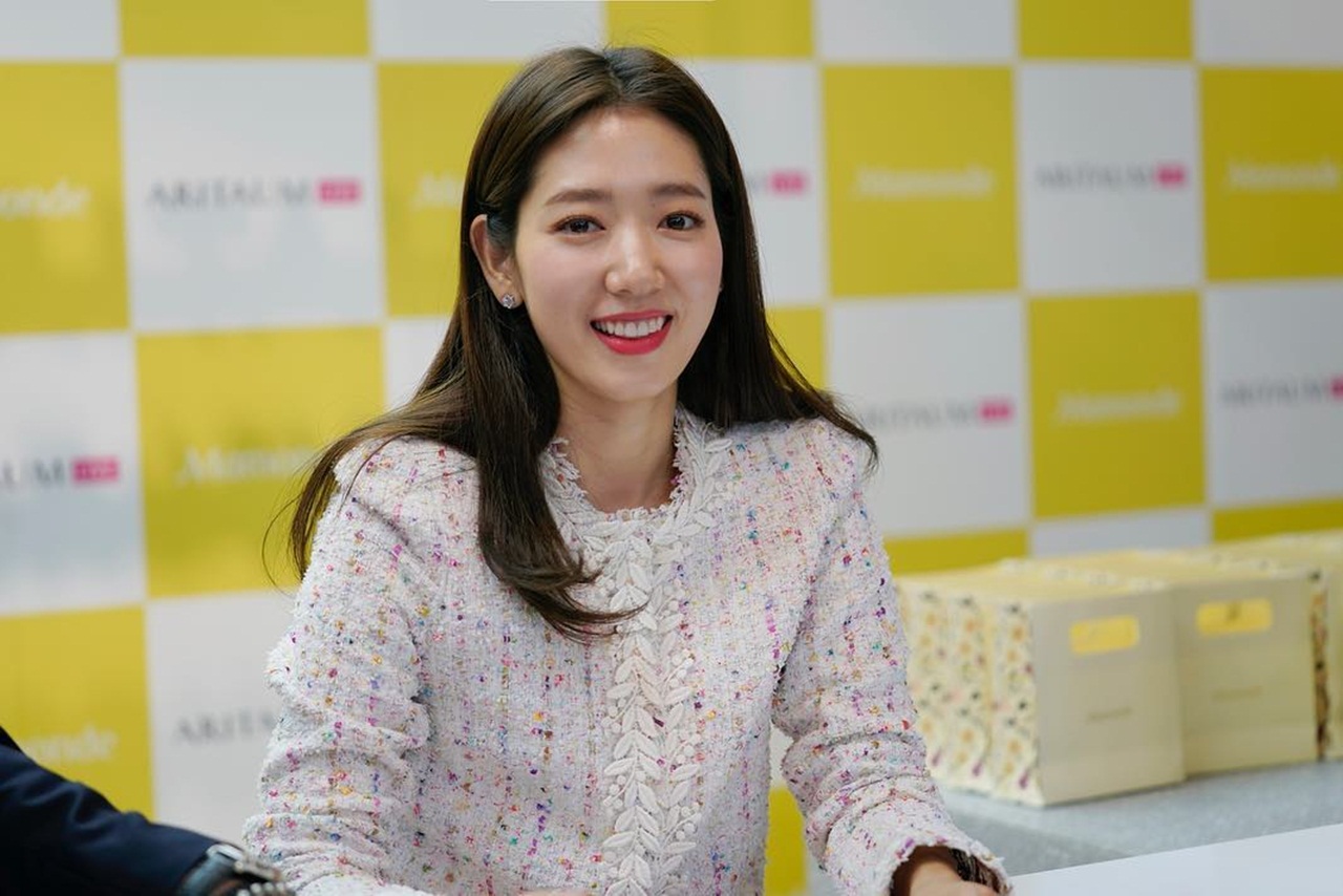 Park Shin Hye Melahirkan Anak Pertama, Intip 10 Potret Transformasinya Dari Kecil Hingga Jadi Ibu