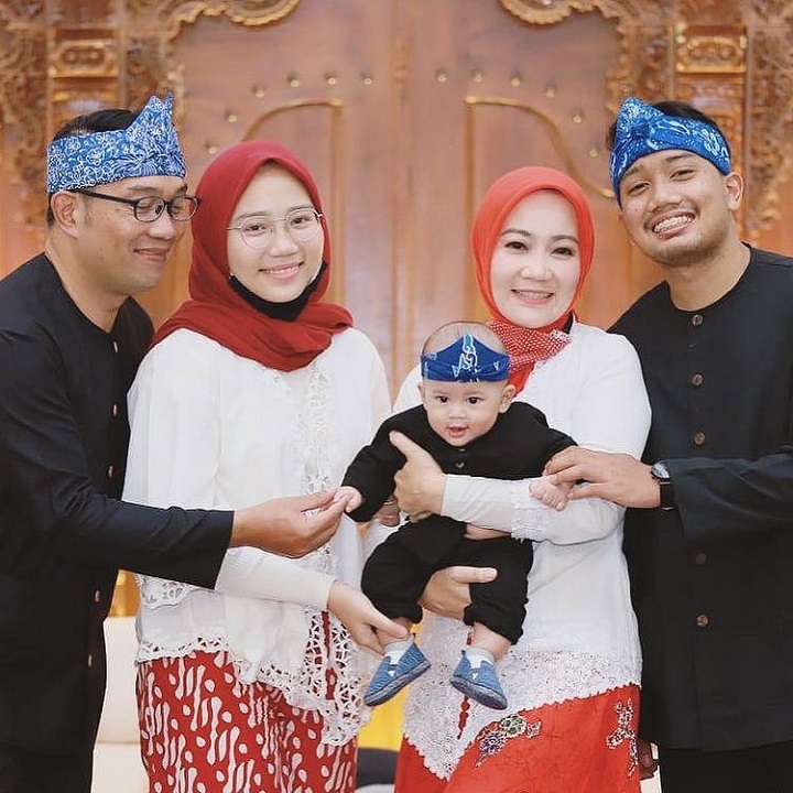 <i>Family Goals!</i>