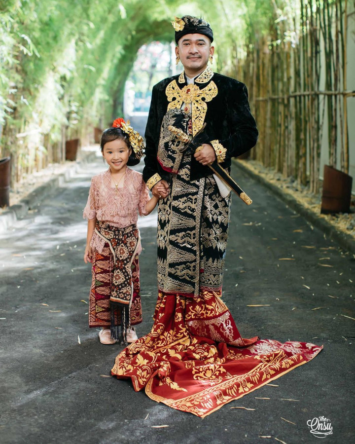 Kompakan Pakai Baju Adat