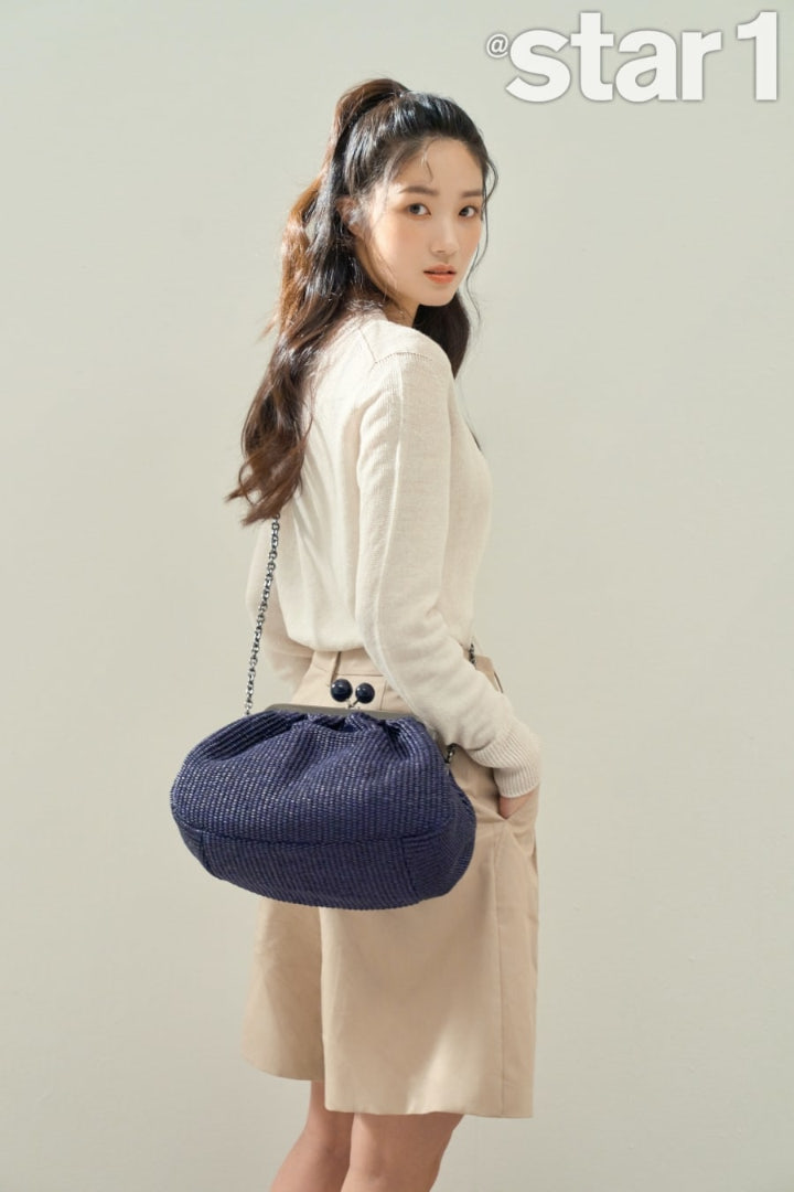 Kim Hye Yoon Merasa Terlihat Sangat Muda di Film \'The Girl on a Bulldozer\', Kenapa?