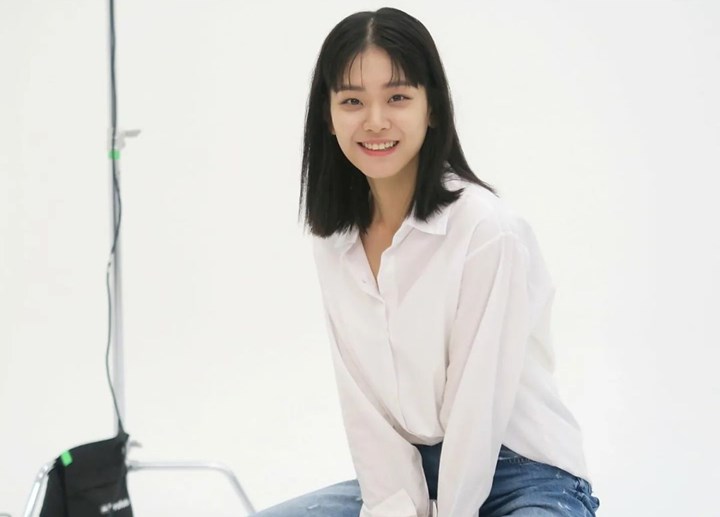 Senyumnya Manis Abis