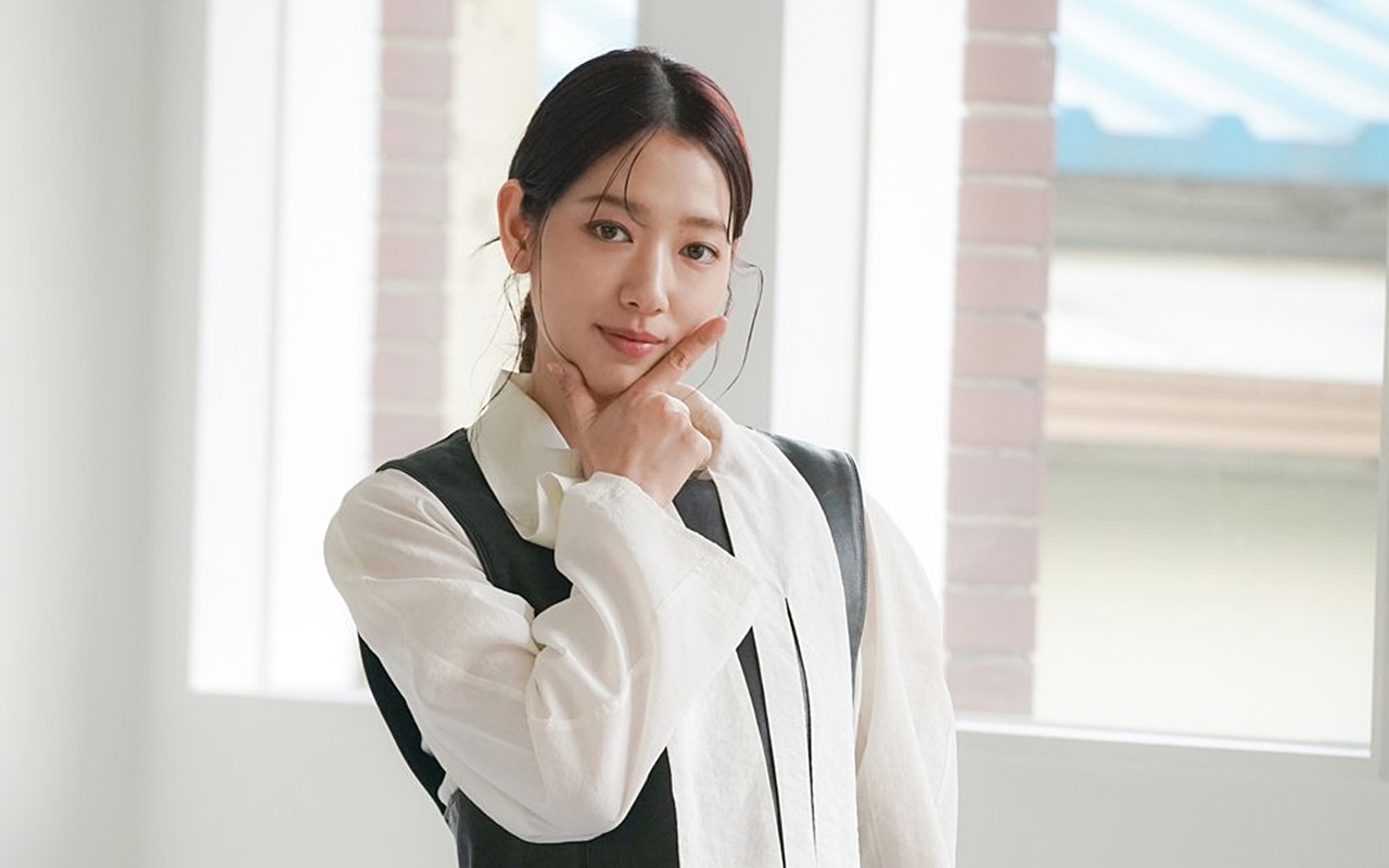 Baru Melahirkan, Park Shin Hye Pamer Hadiri Pernikahan Sang Kakak