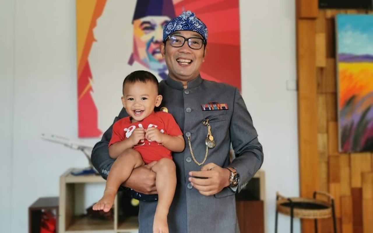 Ridwan Kamil Ajak Putra Angkat Kembali Bekerja, Senyuman di Wajah Bikin Haru