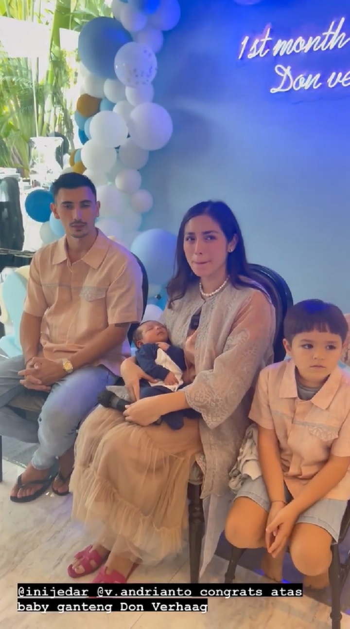 <i>Happy Family</i>