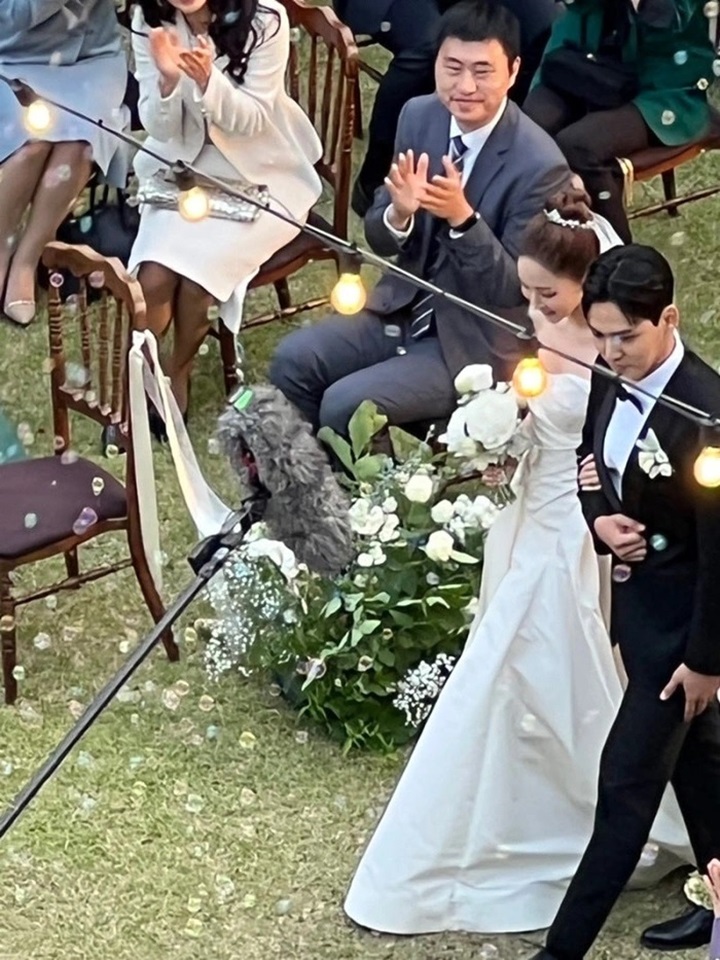 Bocor Potret Pernikahan Park Min Young di Drama Baru, Mempelai Pria Curi Fokus