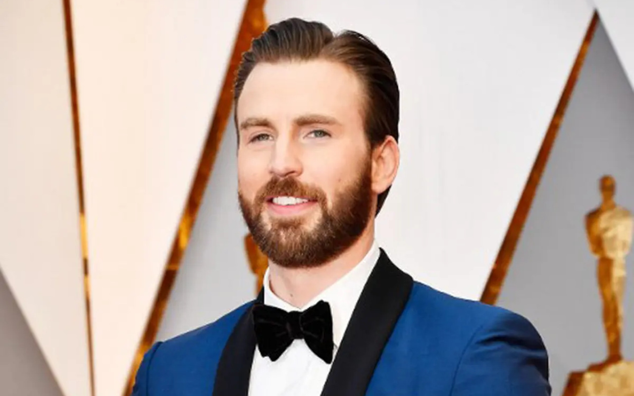 Chris Evans Undang 2 Fans Hadiri Premiere 'The Gray Man', Bisa Jalan(02)