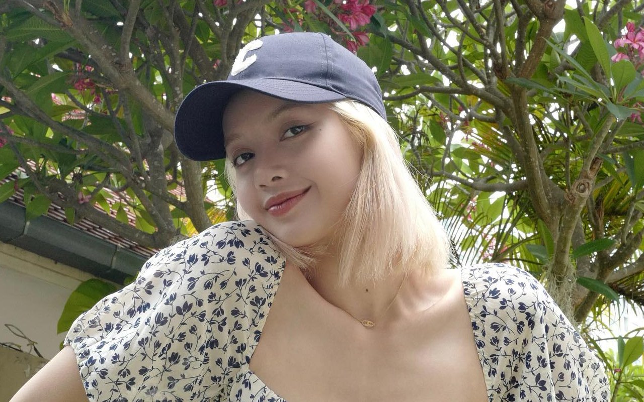 Tiba di Korea, Cara Lisa BLACKPINK Perlakukan Fans di Bandara Tunjukkan Kepribadian Aslinya