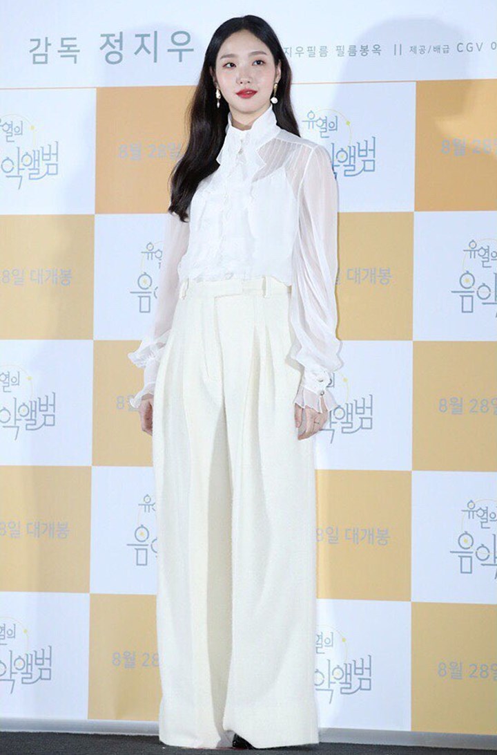  Elegan Banget  Di Pers Conference