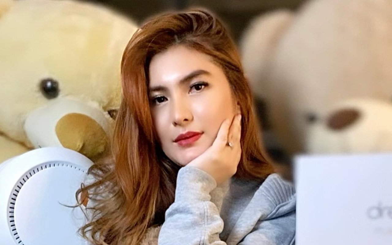 Angela Lee Disingung Alasan Cerai dari Alexander Setelah 2 Tahun Nikah, Responnya Mengejutkan