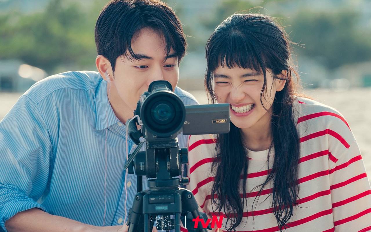 2 Bulan Berlalu, Penampilan Nam Joo Hyuk-Kim Tae Ri Bikin Heboh Reuni untuk Blue-ray '2521'