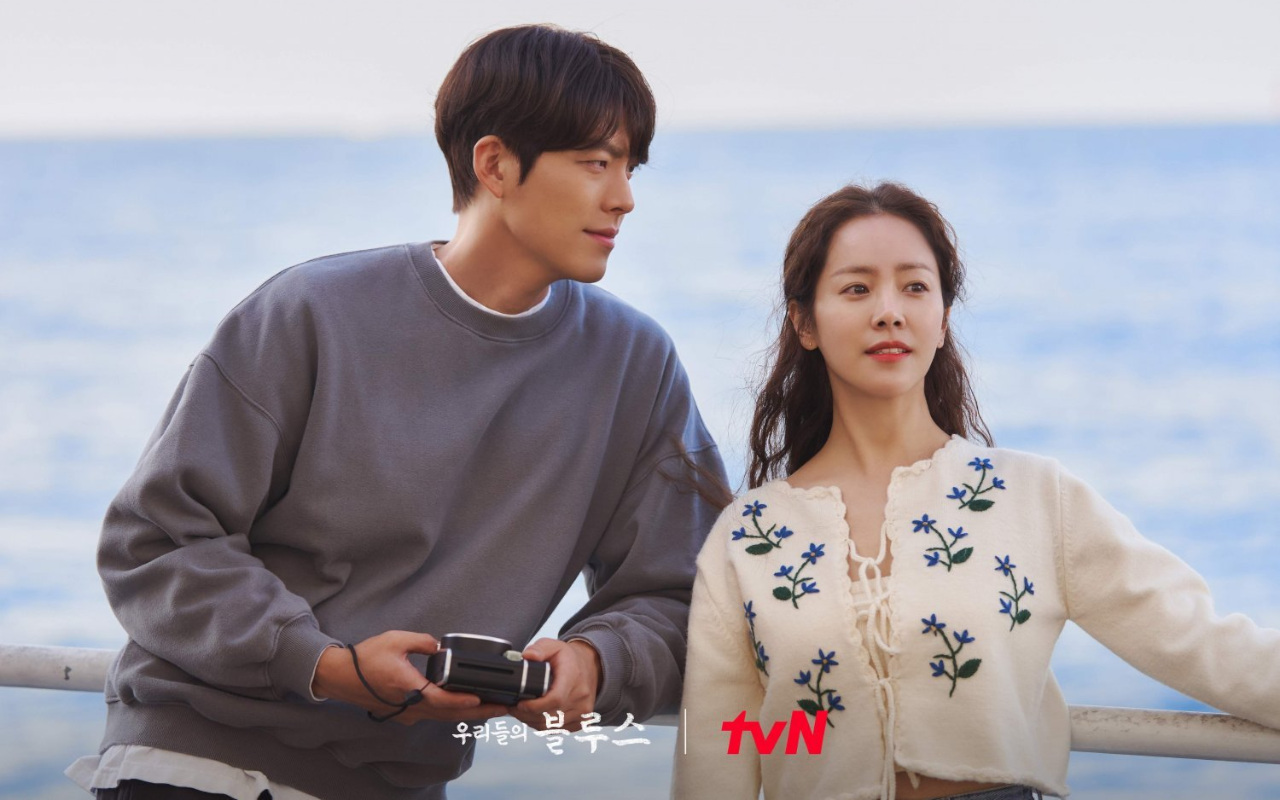 Han Ji Min Akhirnya Ketemu Keluarga Kim Woo Bin di 'Our Blues', Suasana Tegang Picu Penasaran