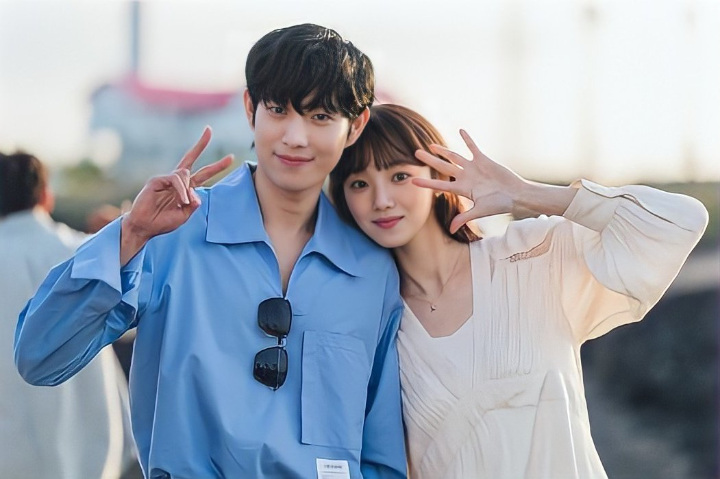 Segera Tamat, Lee Sung Kyung dan Kim Young Dae Bahas Chemistry di Lokasi \'Shooting Stars\'