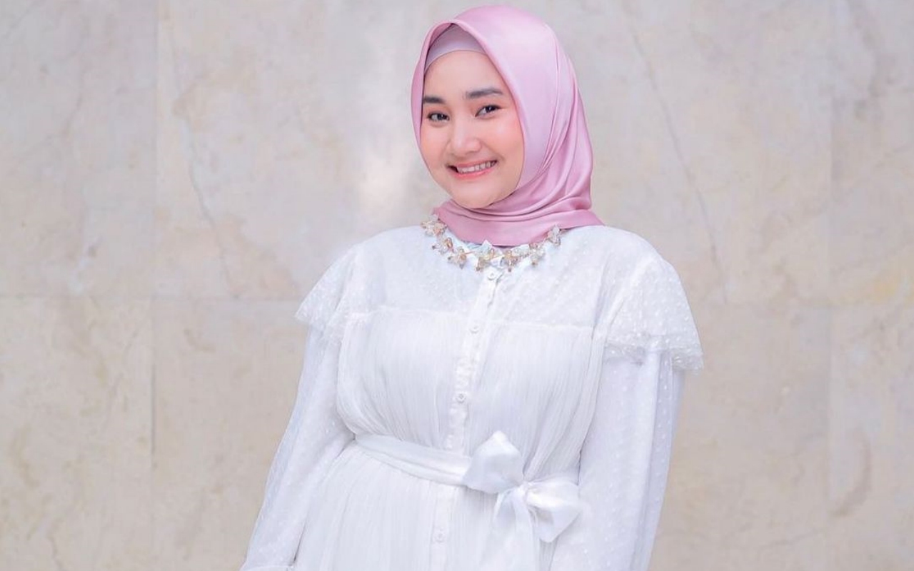 Fatin Shidqia Ikut Tren Transisi Make Up, Wajah Cantik Naturalnya Sukses Berdamage