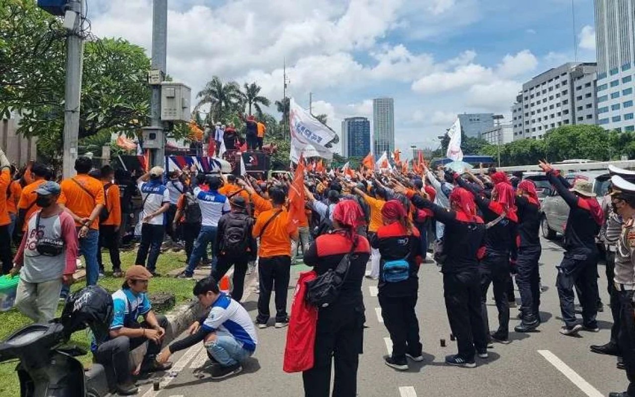 Demo di DPR Ricuh Hingga Massa Tabrak Kawat Berduri, Presiden Partai Buruh Bilang Begini