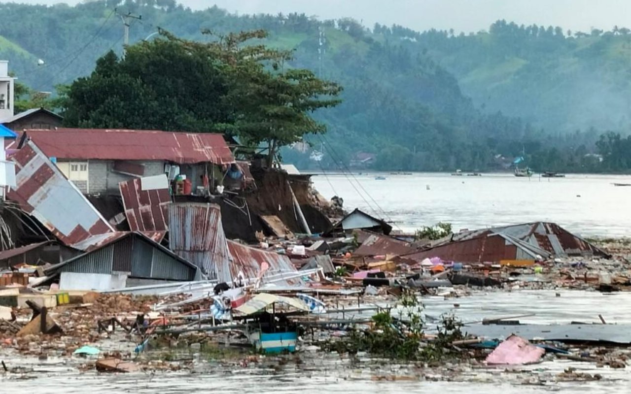 Abrasi Pantai di Amurang Sebabkan Puluhan Rumah Hanyut dan Jembatan Roboh