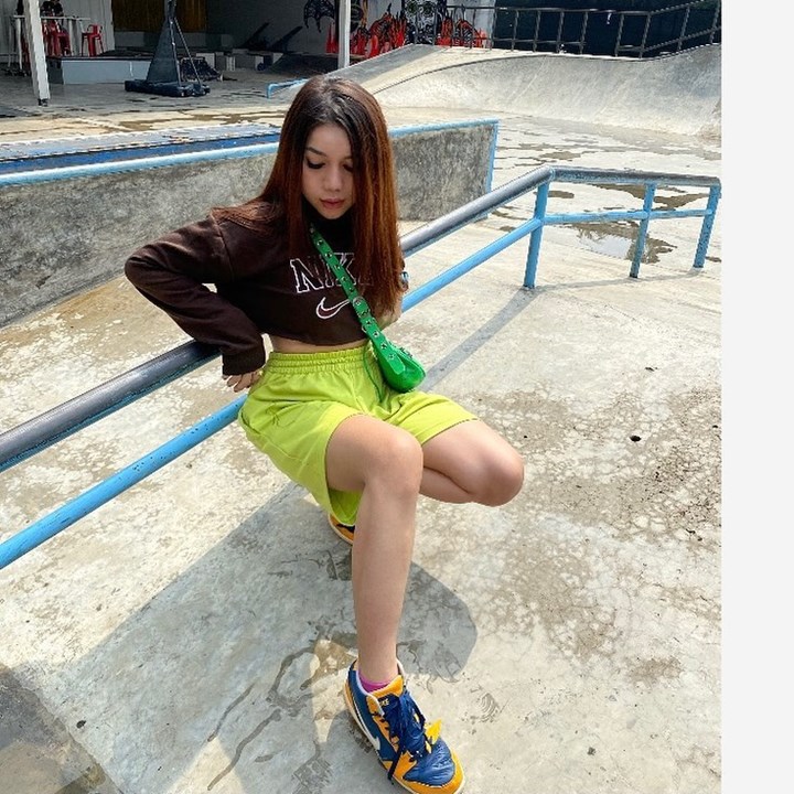 Kenakan Warna Gonjreng