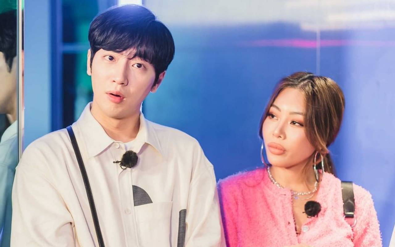 Tak Kapok Rumor Kencan, Lee Sang Yeob Kode Bakal Terima Ciuman dari Jessi